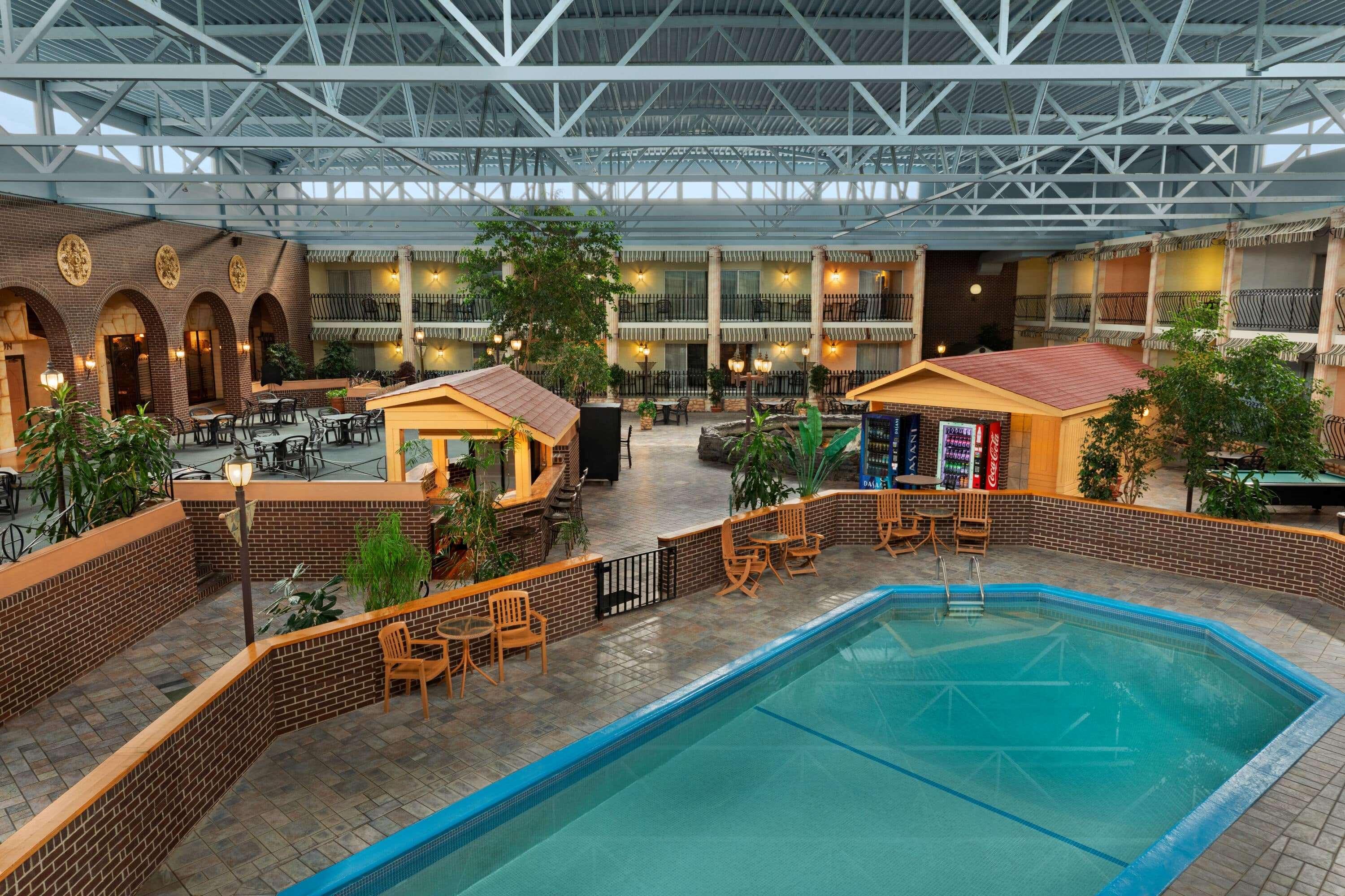 Отель Ramada By Wyndham Фредериктон Экстерьер фото